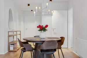 Downtown Apartment with Parking