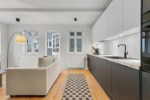 Downtown Apartment with Parking