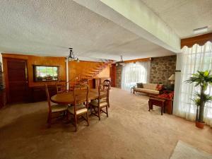 Casa en Burgos con jardín y alberca