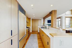 Penthouse on the Bay