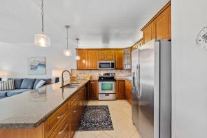 Riverfront Marker 33 with Sunset Views, Walk to Flagler & 3rd Ave, Pet Friendly, Pool & Hot Tub