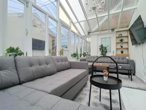 Spacious 5BR Home in Central Liverpool Parking