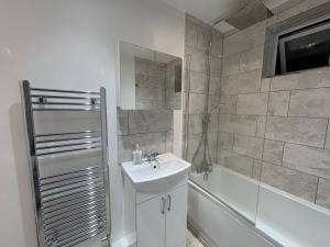 Serene River View 2bed near Canary Wharf O2 Excel