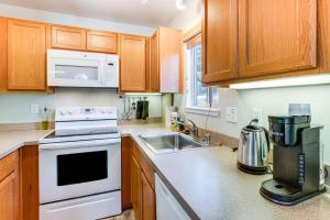 1 Mi to Stagecoach Chairlift Stateline Condo