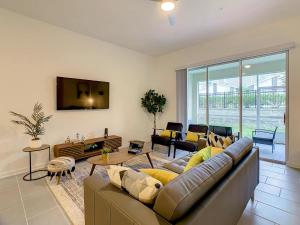 2BR Themed Condo with Waterparks Access