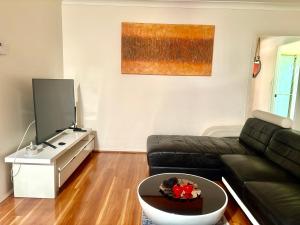 Beautiful & spacious home overlooking pool