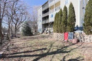 Eastie Roomy 3BR with Easy City and Airport Access