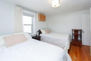 Eastie Roomy 3BR with Easy City and Airport Access