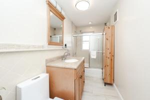Eastie Roomy 3BR with Easy City and Airport Access