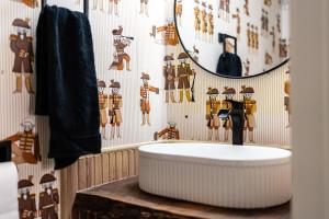 Modern Beech Mountain Getaway with Fireplace and Slope Views