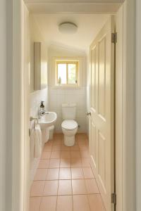 Cozy Private 4 bedrooms near Station Free Parking & WiFi