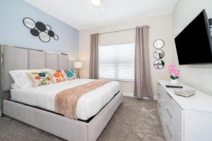 1100YL TOWNHOUSE 5 BEDROOMS & 4 BATHROOMS + POOL