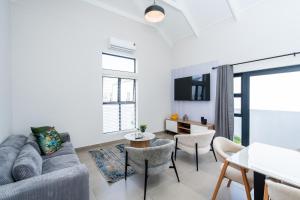 Modern 2 Bed Home with Solar & Braai Langebaan