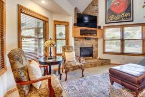 TroutFest Riverfront Norfork Home, Great Fishing