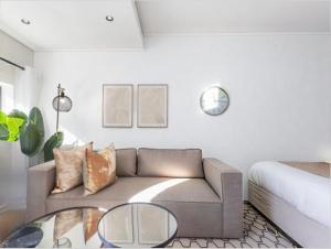 On Park - Century City Lux Studio Apartment