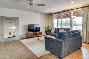 Mtn-View Townhome with Pools 5 Mi to Sabino Canyon!