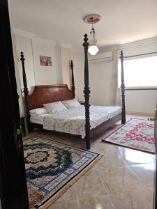 Entire unites with Pyramids view