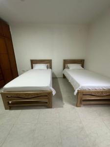 Apartamento con cinco habitaciones y parqueadero