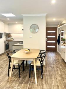 Stylish Townhouse with Private Courtyard