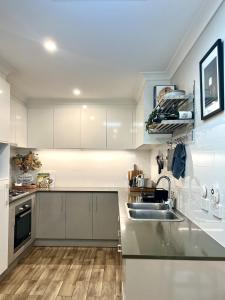 Stylish Townhouse with Private Courtyard