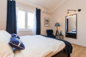 Apartments with parking space Porec - 7265