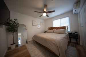 Centrally Located Cozy Modern Home in Bethel