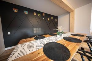 Centrally Located Cozy Modern Home in Bethel