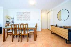 Surfers Light & Air in Surfers Paradise