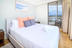 Surfers Light & Air in Surfers Paradise