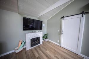 Unwind at this Modern Bethel Village Escape