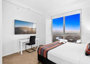 Level 45 Sub-Penthouse in Towers of Chevron - Hosted by Coastal Letting Co.