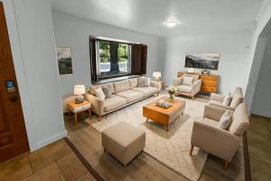 Charming Retreat with Modern Finishes