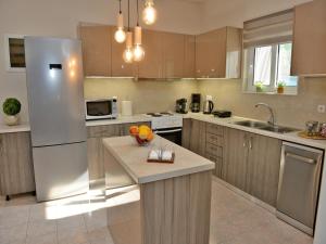 Elegant Villa with Pool & Garden in Eleousis