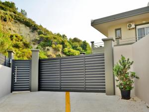 Elegant Villa with Pool & Garden in Eleousis