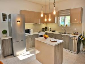 Elegant Villa with Pool & Garden in Eleousis