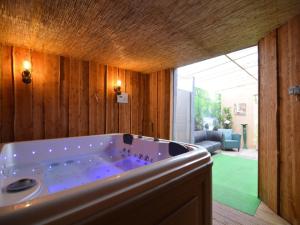 Holiday Home in Noordbeemster with Bubble Bath