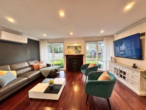 Serene Escape with Birds, Trees & Breeze