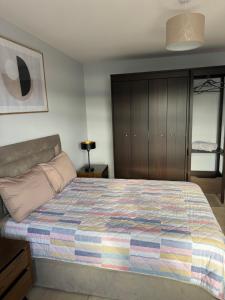 Large bedroom near to the center