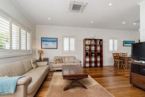 Bimbimbi 69 Massinger Street