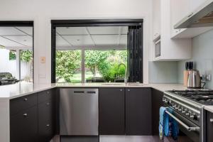 Bimbimbi 69 Massinger Street