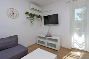 Apartments by the sea Selce, Crikvenica - 23909