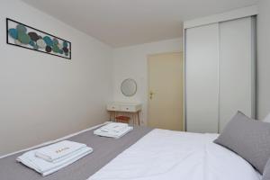 Apartments by the sea Selce, Crikvenica - 23909