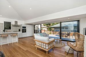 Pacifica 48a Shirley Lane