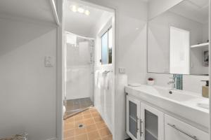 Shivas Byron - 2 - 3 Somerset Street