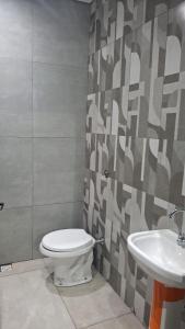 Casa com piscina, próximo a ilhabela