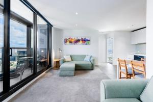 Skyline Escape Melbourne City Views