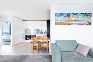 Skyline Escape Melbourne City Views