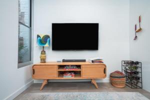 The Blue Door Heritage 2BR Cottage in CBD