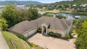 Lakefront with Dock on Lake Travis Fun near UT and ATX