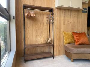 Tokyo Gallery Stay 駅1分で貸切 8人OKのアーティスト制作のベッド 桜を見下ろせる部屋 商店街で賑やか